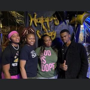 Meet your Posher, Karis